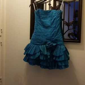 Mini strepless dress.